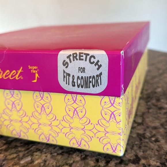 Easy Street nude pearlized flash heels NIB 8 - Picture 10 of 10